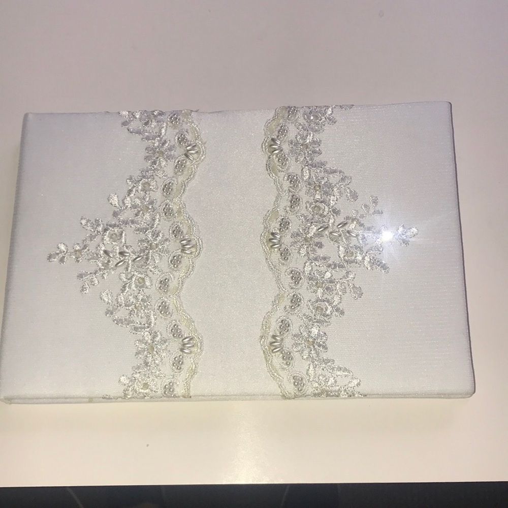 NWOT White Wedding/Party Guestbook
